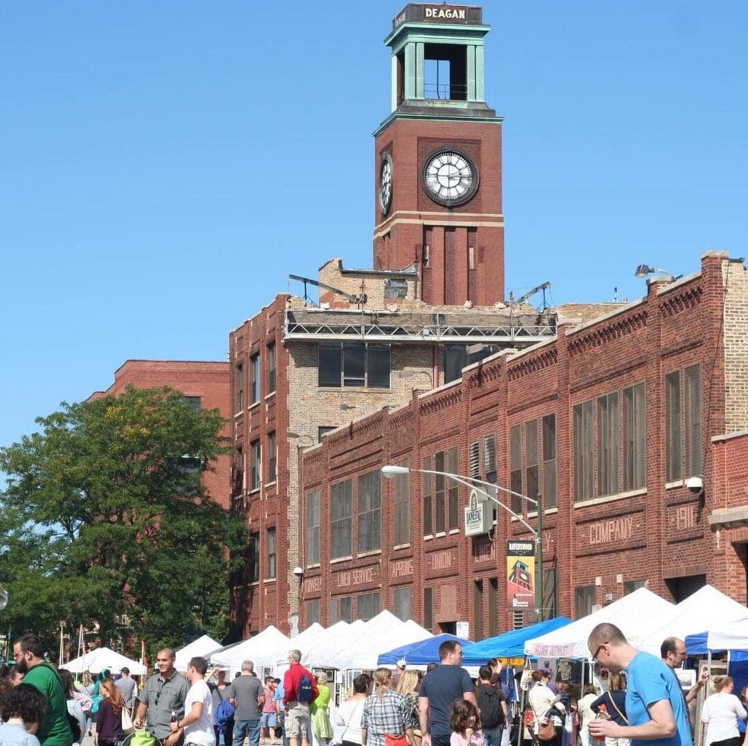 The outdoor arts market and street festival at Ravenswood ArtWalk