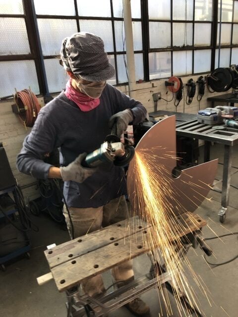 An employee at Manifold